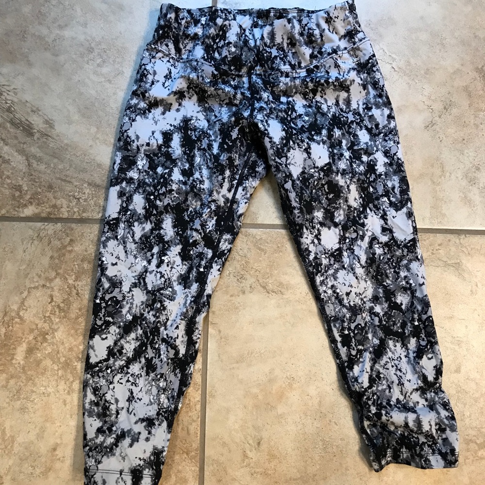 Calvin Klein Capri compression pants, size small